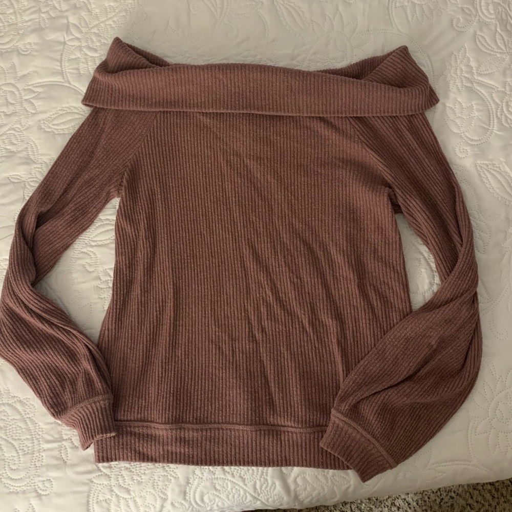 Mauve off shoulder ribbed sweater. Abercrombie. Size small, like new